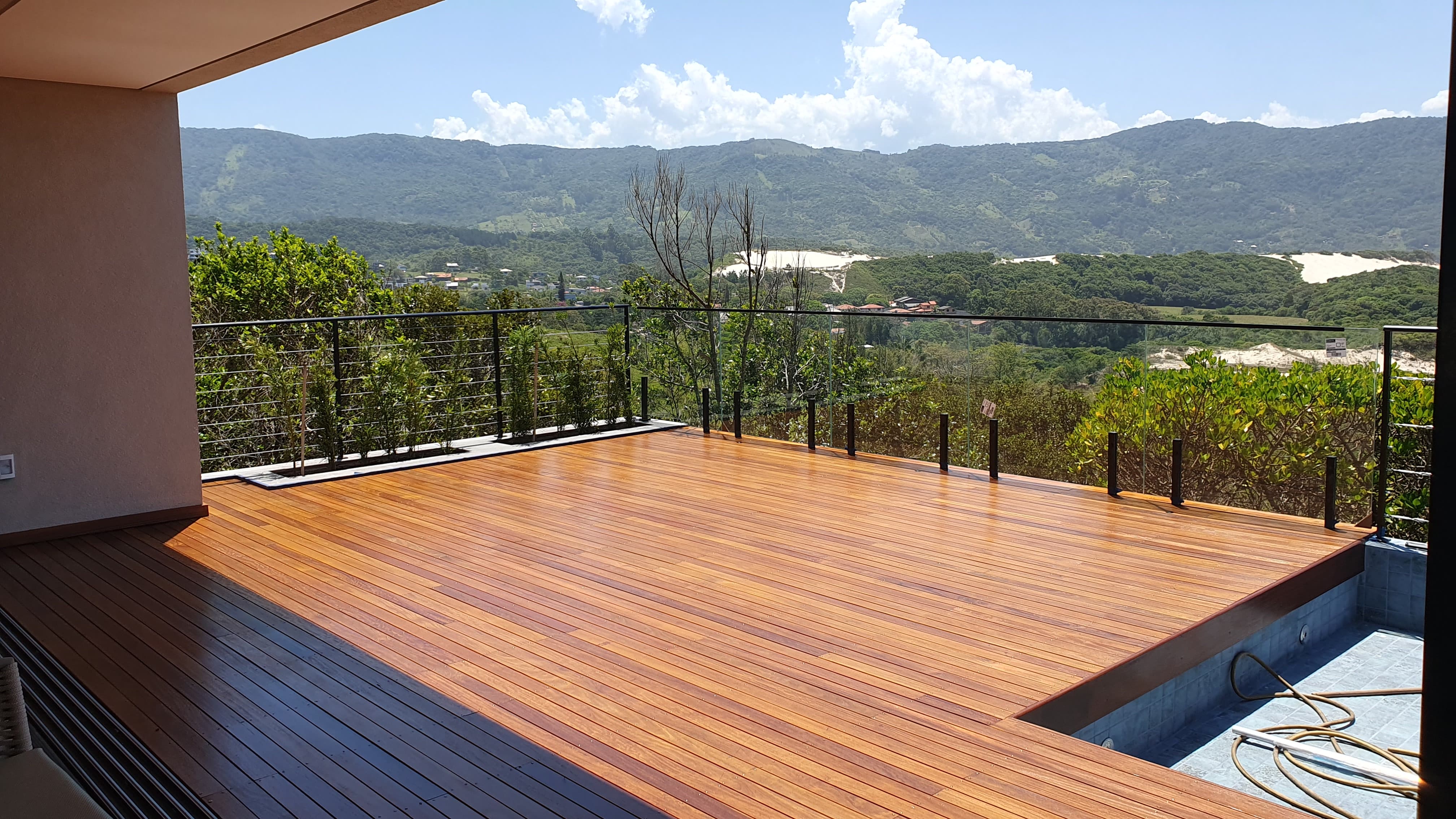 Deck com piscina