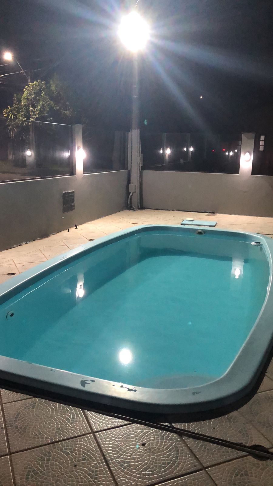 Piscina à noite
