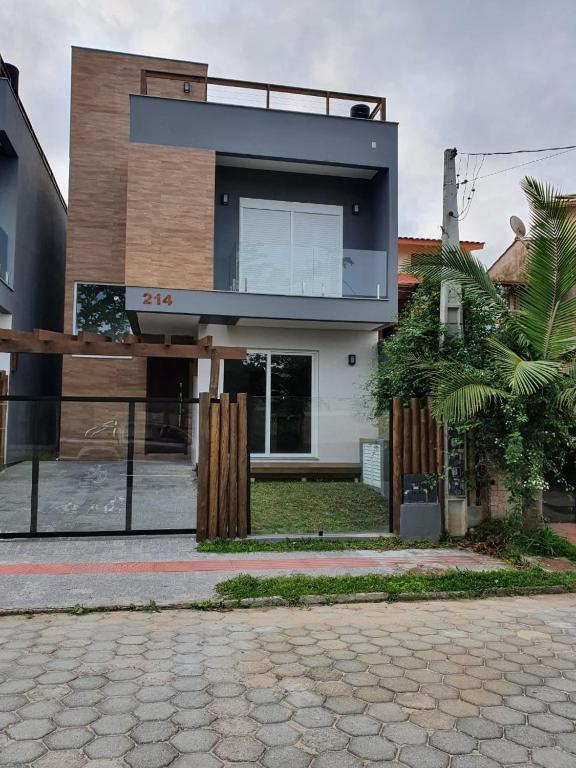 Casa 250m da Praia Centro Garopaba