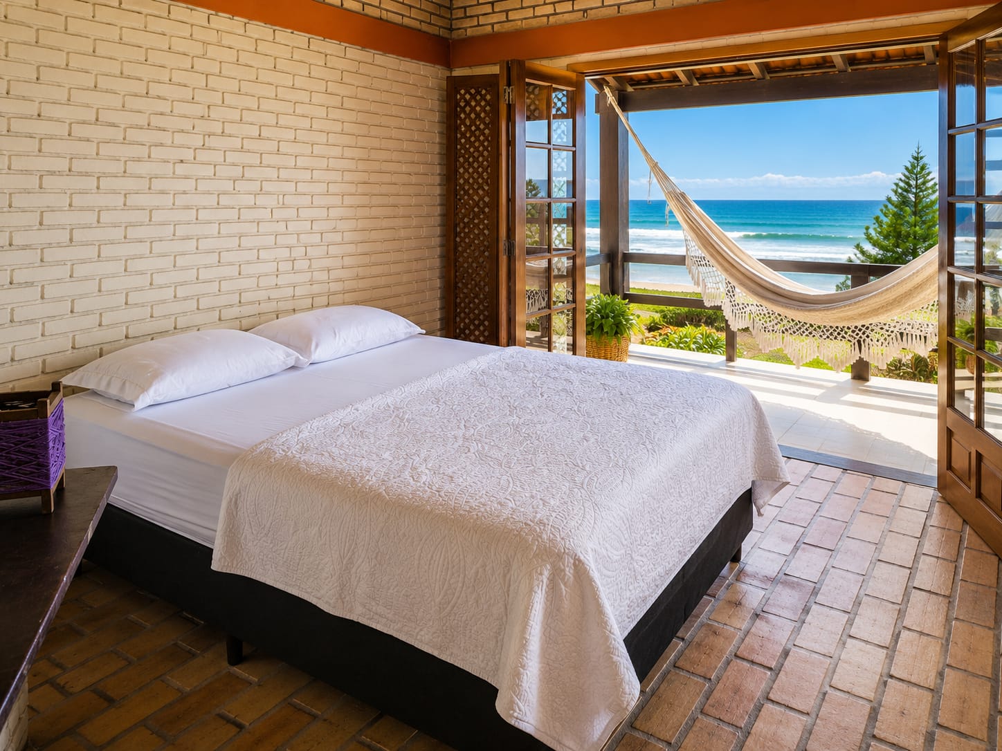 Casa Frente ao Mar Morrinho — suíte com varanda, rede e vista para o mar